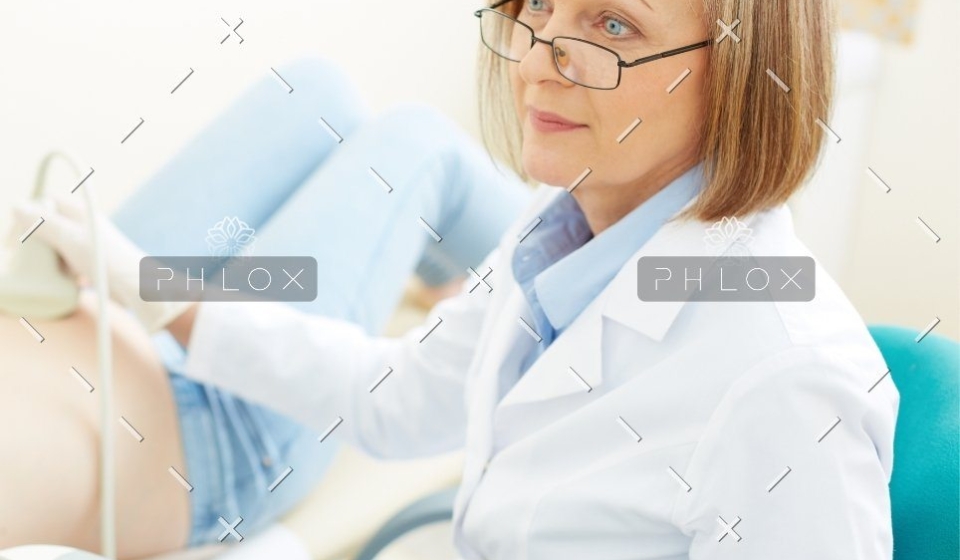 demo-attachment-502-obstetrician-at-work-PNT4KUF